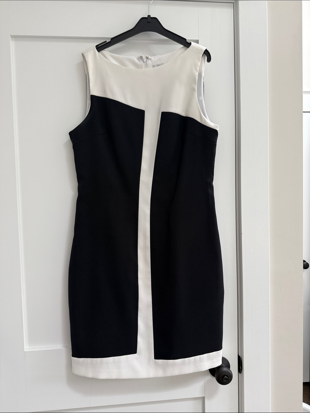 Cache Monochrome Sleeveless Colorblock Midi Dress in Black and White